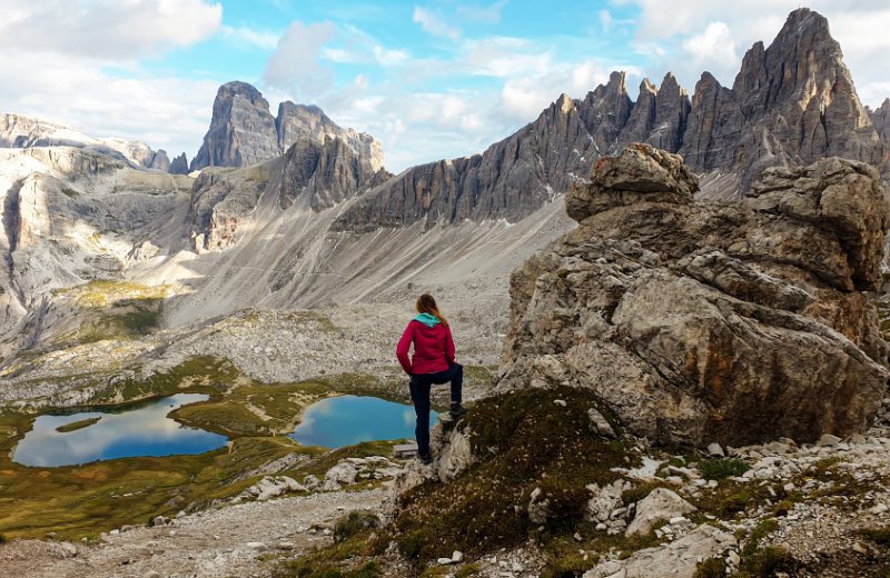 Wanderin mit Blick auf die Bödenseen