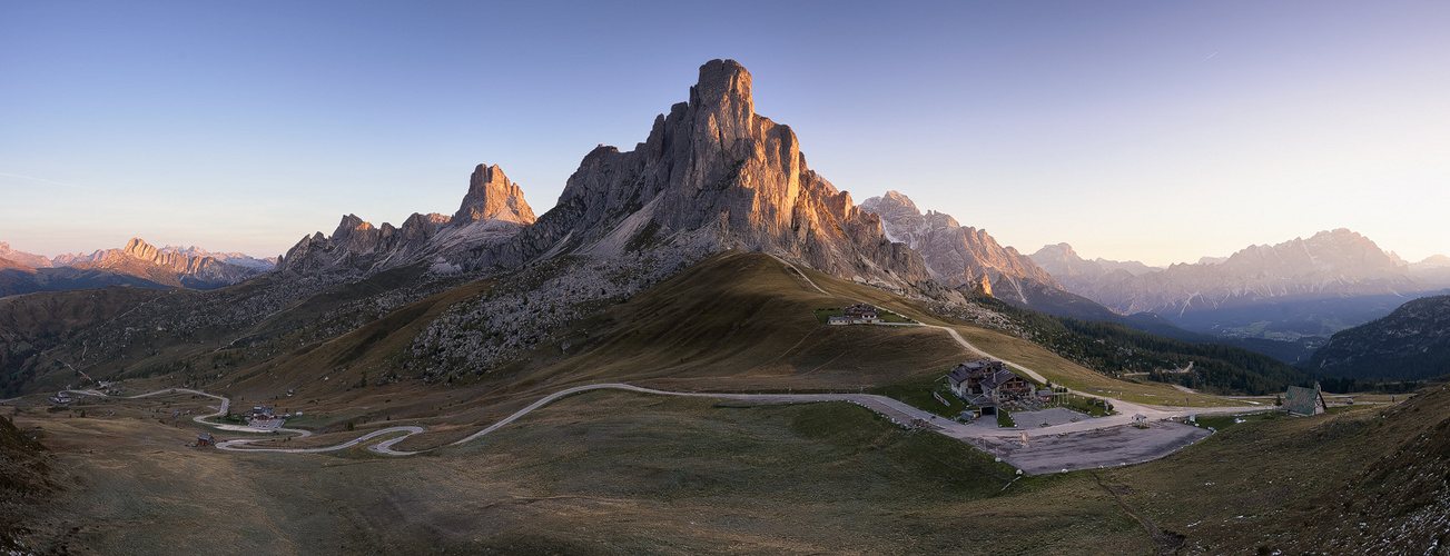 Panorama des Passo di Giau mit der Ra Gusela
