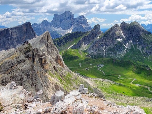 Blick über den Passo di Giau zum Monte Pelmo