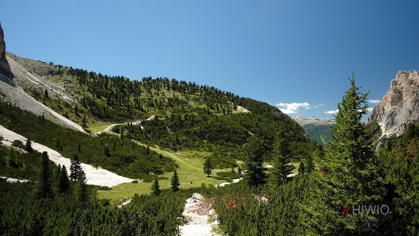 Der steile Anstieg zum Lagazuoisee hinter der Scotoni Hütte