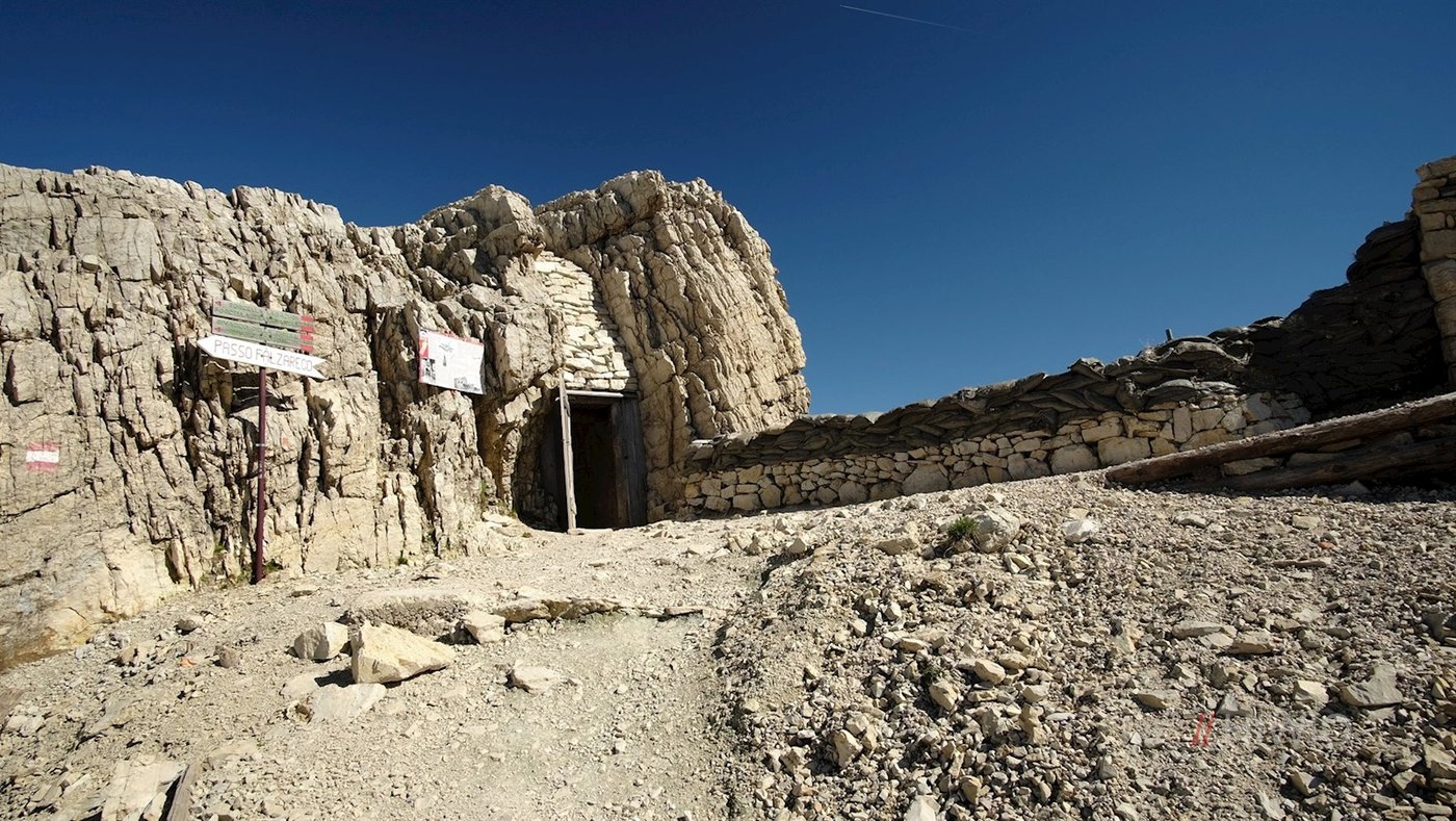 Relikte aus dem Ersten Weltkrieg auf dem Weg zur Lagazuoihütte