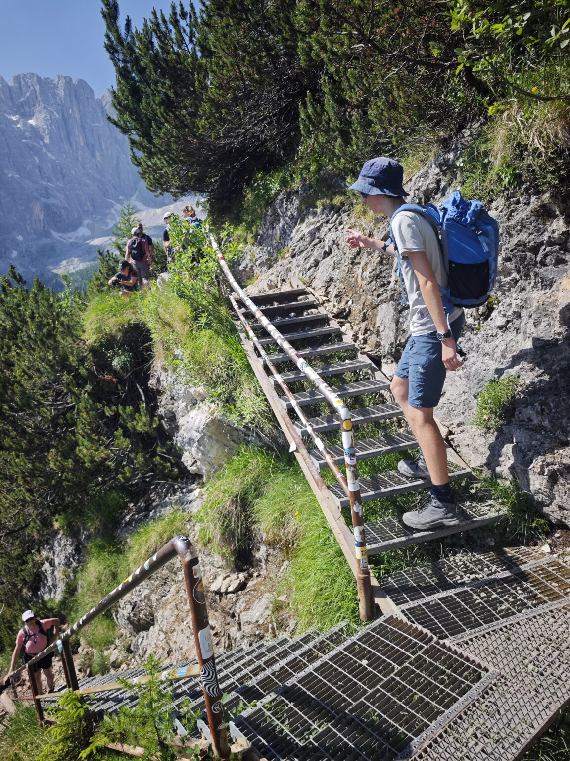 Gesicherte Treppen auf dem Steig zum Lago di Sorapis