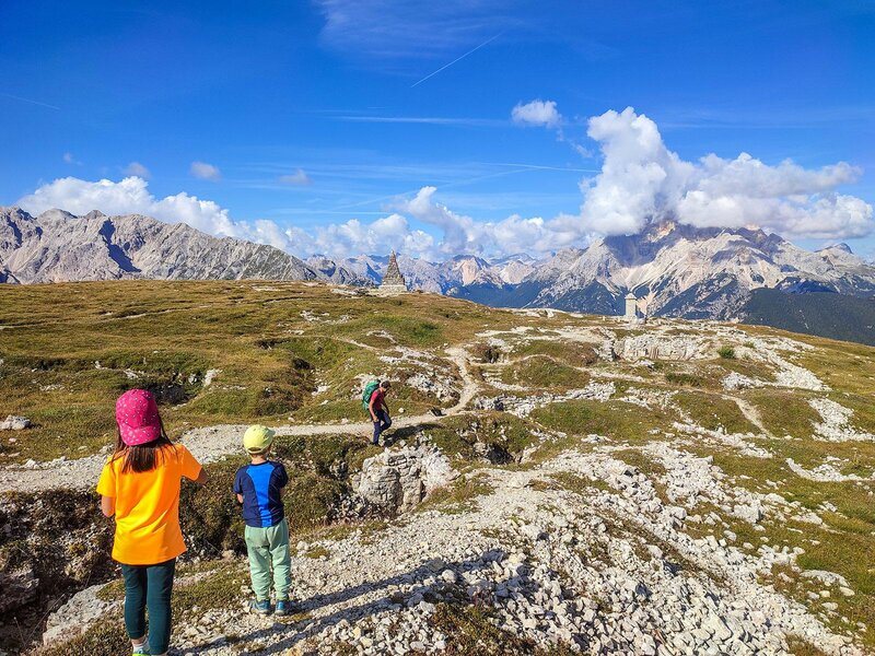 Schützengraben und Obelisk am Monte Piana