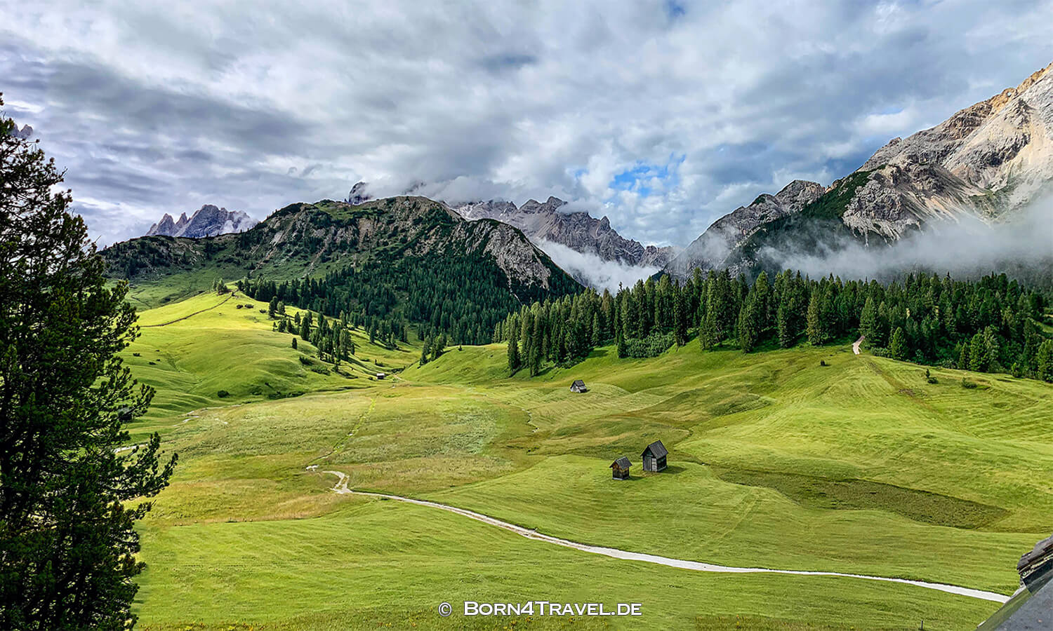 Plätzwiese mit Almwiesen und Dolomiten