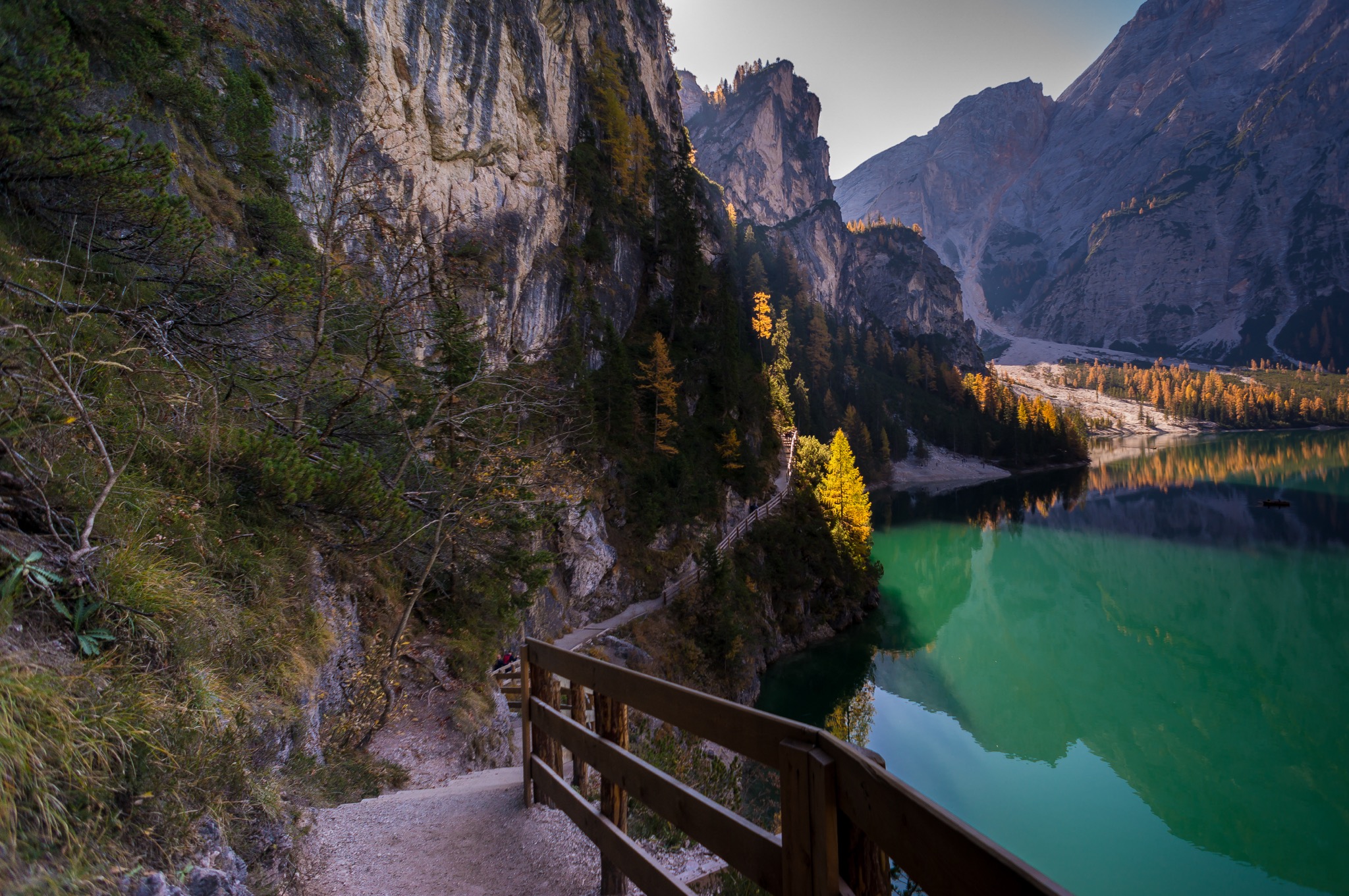Uferweg am Pragser Wildsee