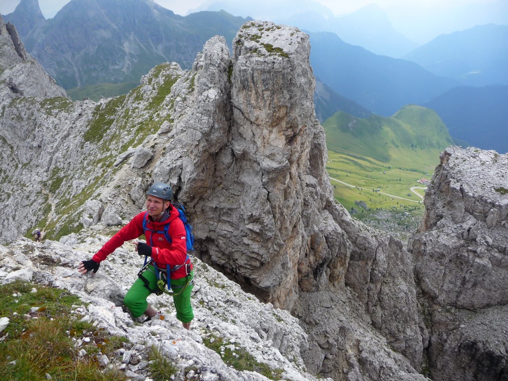 Am Fels mit weitem Talblick